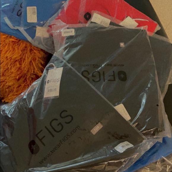 Brand new scrubs check for sizing. Figs. - Picture 2 of 2